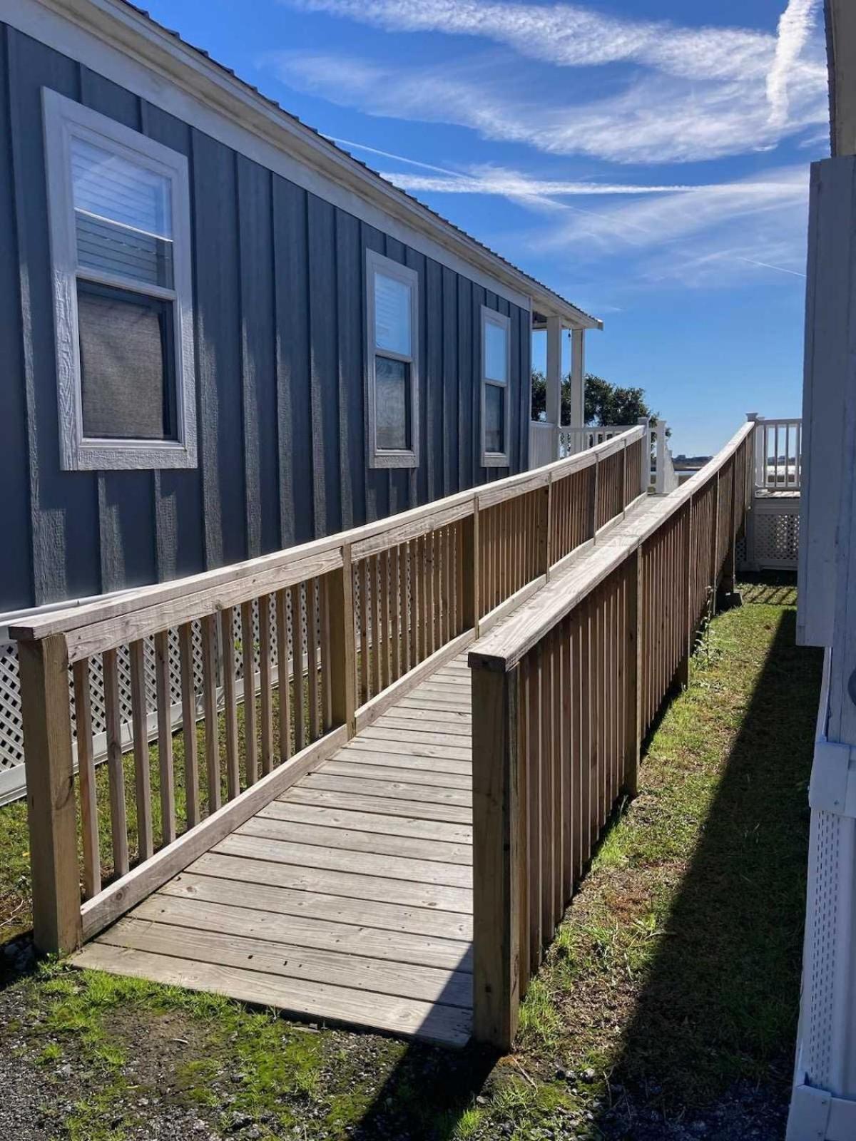 Surf City 2Br Park Home With Waterfront View And Parking Kültér fotó