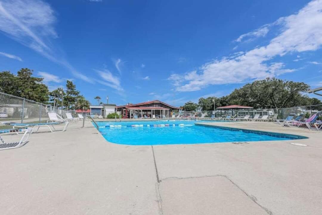 Surf City 2Br Park Home With Waterfront View And Parking Kültér fotó