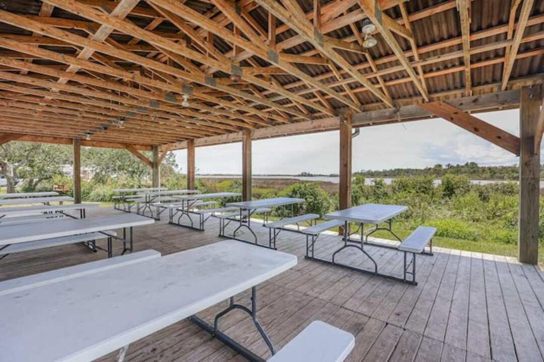 Surf City 2Br Park Home With Waterfront View And Parking Kültér fotó